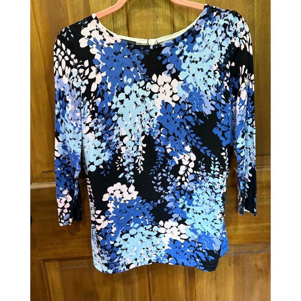 Talbots Womens Medium Blue Floral 3/4 Sleeve Knit Top Boat Neck Button Back M